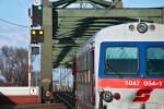 5047 054 dieselt mit R 2580 Wien Lobau entgegen.