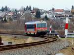 5047 087-1 verlässt als R3484 bei Salzkammergutbahnkilometer 139,7 die Bezirkshauptstadt Ried in Richtung Hausruck, bzw.