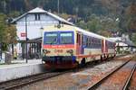 5047 002-0 und 010-3 als R 7017 nach Pöchlarn am 21.Oktober 2017 im Bahnhof Scheibbs.