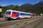 5047-039-2 von Villach nach Ktschach-Mauthen in Hermagor/Gailtal am 09.10.2003.  Die Wagen laufen sehr leise, lassen aber das eigentliche Flair des Dieseltrommelns der BR 2043 missen. 