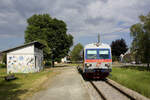 Am 7. Juli 2010 erreicht 5047 091 als Regionalzug 7247 von Sulz Museumsdorf nach Obersdorf die Haltestelle Klein Harras, wo der Zug abgesehen von mir jedoch von keinen weiteren Fahrgästen erwartet wurde. 