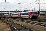 Gleich drei Triebwagen werden auf den Bahnsteig 11 berstellt, um dem Andrang der am Abend heimkehrenden Schifahrer aus Grnau im Almtal gerstet zu sein.