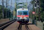 Zwischen Wien Praterkai und Wien Lobau auf der Brcke ber die Donau und das Entlastungsgerinne befindet sich R 2564 von Wien Sdbahnhof (Ostseite) nach Marchegg. Das Foto entstand am 28.06.2008.