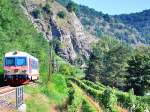 5047 029 fhrt vor der herrlichen Kulisse der Weinberge zwischen Weienkirchen und Drnstein.