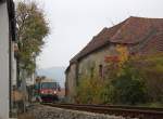Eine der letzten Mglichkeiten fr Aufnahmen der Wachauerbahn bietet noch dieser Herbst, da ab 2011 auch die Einstellung dieser Bahnstrecke bevorsteht! Hier 5047 029-3 als R 6118 nach Spitz/Donau bei
