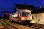 5047 055 bei der Wende R7749/R7762 zur blauen Stunde. Deutschkreutz, 15.01.2012