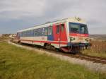 5047 033-5 hat am 31.10.10 den Bahnhof Horitschon Neckenmarkt hinter sich gelassen und fährt durch die Weingärten des Blaufränkischlandes nach Wiener Neustadt. 