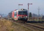 5047 087 (mit einer planmäßig angehängten 2016) trifft als R 5824 Braunau am Inn - Steindorf bei Straßwalchen im Bahnhof Munderfing ein, welcher in Ri.