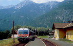 Auf dem Weg von Hermagor nach Villach fährt 5047 045-9 mit einem weiteren 5047 im Sommer 2000 in Görtschach-Förolach ein