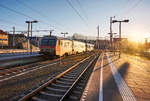 5047 078-0 und 5047 097-0 fahren als REX 5821 (Salzburg Taxham Europark - Braunau am Inn) in den Salzburger Hbf ein.