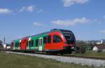 5062.001 der StLB als S 31 bei der Ausfahrt aus Weiz, 22.3.13. Rechts neben dem Triebwagen erkennt man abgestellte Wagen der Schmalspur-Museumsbahn aus dem Feistritztal.