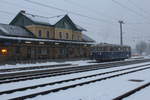 Bei heftigem Schneefall am 15.12.2019 steht der 5081.55 als E14095 im Bahnhof Admont und wartet auf die Abfahrt in Richtung Graz.