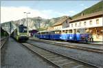 2 Uerdinger Schienenbusse 5081 562 + 564 stehen im Bahnhof Eisenerz.Im Vordergrund wartet Cargoserv ES 64U2 082 mit einem Leerzug auf die weiterfahrt zur Erzverladestelle Krumpenthal.