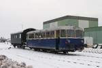 Im verschneiten Bahnhof Gleisdorf steht am 20.2.2026 der 5081 055 mit einem Spantenwagen, der von Feldbach hier her gebracht wurde.
Von Gleisdorf zu seinem Zielbahnhof Weiz wurde der Spantenwagen mit dem Güterzug weiterbefördert.