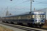 Der Triebwagen der BB Nostalgie 5145 (Blauer Blitz) fhrte am 4.12.2005 einen Sonderzug nach Payerbach zum Krampuslauf.