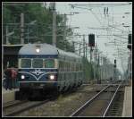 5145 als Sonderzug 16302 von Wien Schwechat kommend, fhrt am 21.5.2006 in Gtzendorf ein. Im Hintergrund ist ein Talent 4024 im Anmarsch.