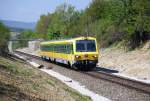 5147 511/512 der Raaberbahn/GySEV durchfhrt am 28.04.2010 als REX9952  Therme Bk  von Wiener Neustadt Hbf nach Sopron den Einschnitt bei Loipersbach-Schattendorf.