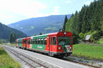 Ein Triebwagenzug der Murtalbahn bestehend aus VT35 & VS43 bei der Ankunft am Bahnhof Ramingstein-Thomatal.