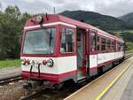 Am 29.08.2023 wartet VT 15 der Pinzgauer Lokalbahn in Niedersill auf die Rückfahrt nach Zell am See.