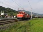 Auf dieses Bild ist eine sch�ne Doppeltraktion bestehende aus 1020 018-6 und 1044 040-4 mit G�terzug SDG 90454 unterwegs von Villach nach Hall in Tirol bei Brixen im Thale am 22-8-2008.