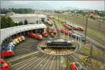 Anl�sslich der Feierlichkeiten  100 Jahre Tauernbahn  gab es am 6.6.2009 eine Lokparade im Villacher Heizhaus.Hier pr�sentiert sich gerade die 1020 041 der Mittelweserbahn auf der Drehscheibe.