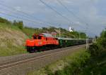 1020 018 mit einem Sonderzug am 04.05.2013 bei M�hldorf-M�llbr�cke.