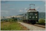 1072.01 vor der Kulisse der Hundsheimer Berge in Bad Deutschaltenburg bei der R�ckfahrt mit ihrem Sdz 16405 am 10.6.2006.