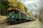 E-Lok 1080.01 f�hrt mit Sonderzug 16749 von Salzburg nach Eisenerz.Bis Hieflau war die Dampflok 01.533 am Zug.
Eisenerz 25.10.2008