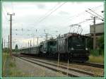 F�r die Tour O 22 der �BB Nostalgie wurden am 1.7.2006 die beiden Maschinen 1100.102 und 1145.02 herangezogen. Das Bild zeigt den Sonderzug R 16409 von Wien nach M�rzzuschlag, kurz vor der Durchfahrt der S-Bahnstation Atzgersdorf-Mauer.