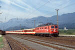 �BB 1010 012-1 mit D-519 von Innsbruck Hbf nach Graz Hbf in Kundl , 13.09.1990. Scan 5397.