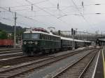 Die 1010 010 am 11.07.2009 mit einem Luxuszug bei der Ausfahrt aus dem Salzburger Hbf.