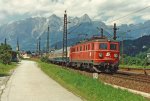 1010.008 mit E-713 bei der Ausfahrt aus Bischofshofen im August 1989