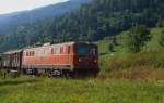 Zwischen Schladming und Haus ist im August 1980 die 1010.15 mit einem Güterzug unterwegs