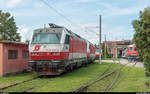 Blick von einem Parkplatz auf abgestellte ex-ÖBB-Loks der Reihe 1014 im Remarul-Werk in Cluj-Napoca am 10. Juli 2018.