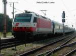 1014 017-7 mit einem EC nach Budapest im Bahnhof bruck/Leitha, am 21-08-2002