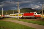 Messfahrten gibt es ab morgen mit der neuen Siemens Maschine  Vectron  193 921 im Aichfeld.Hier steht der Messzug mit den beiden 1014 003+014 und einem DB Messwagen im Knittelfelder Bahnhof. 
Knittelfeld 29.09.2010