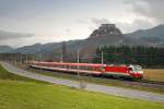 Einmal mehr gab es an diesem Wochenende wieder Messfahrten mit der BR 1014 auf der Kronprinz Rudolf Bahn.Die beiden E-Loks 1014 014 + 003 fahren als SPROB 97761 mit Wagensatz 6010 022-9, 7110 224-8, 7010 124-1, 6010 001-3 von Neumarkt nach St Veit an der Glan. 
Launsdorf Hochosterwitz 20.11.2010