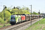1016 036 ist mit einer Schwesterlokomotive in Langenisarhofen mit einem gemischten Güterzug nach Nord unterwegs.Bild 13.4.2018