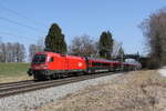 1016 012 mit einem  Railjet  aus Salzburg kommend am 28. März 2022 bei Übersee am Chiemsee.