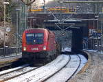 Taurus ÖBB 1016 017  von ÖBB kommt aus Richtung Köln,Aachen-Hbf und fährt durch Aachen-Schanz mit einem Güterzug aus Donawitz(A) nach Schaarbeek(B)  und fährt in Richtung Aachen-West. 
Aufgenommen vom Bahnsteig von Aachen-Schanz. 
Bei Sonnenschein und Schnee am Kalten Nachmittag vom 7.2.2018.