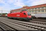 1016 026-7 (Siemens ES64U2) ÖBB steht in der Abstellgruppe des Bahnhofs Singen(Hohentwiel) vor dem MAGGI-Werk.