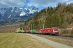 1016 022 + 1144 xxx mit einem Güterzug am 10.03.2016 bei Pfarrwerfen.