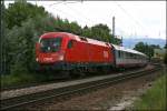 Die seit dem 01.01.2000 in Salzburg beheimatete 1016 024 bringt am 27.06.07 den OEC 565  ZUKUNFTSZENTRUM TIROL  von Innsbruck nach Wien.