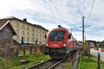 ÖBB 1016-015 am 05.04.2021 in Bregenz an der  Pipeline  nahe der Bilgeri-Kaserne (im Hintergrund) auf der Fahrt Richtung Lochau-Hörbranz