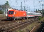 Die 1016 038-5 fhrt am 20.8.07 mit dem IC Knigsee in den Hbf von Hannover ein