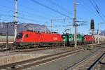 ÖBB 1016 012, 1016 021  Gösser  und 1016 038 rangieren in Wörgl an den Bahnsteig, um anschließend als Lokzug in Richtung Kufstein aufzubrechen.
