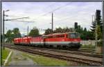 Ein bunt gemischter Lokzug mit den E-Loks 1116 145, 1016 042, 1144 274, 1142 651 fhrt durch den Bahnhof Zeltweg.