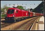 1016 010 mit Güterzug in Bruck an der Mur am 14.05.2001.