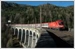 1016 045 mit dem OIC 550  FACHHOCHSCHULE JOANNEUM  von Graz nach Wien am 10.4.2008 bei der Querung der Kalten Rinne, dem hchsten Viadukt der Semmeringbahn.