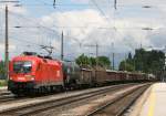 1016 019-0 mit einem Mischer  bei der Durchfahrt Brixlegg am 23.5.08